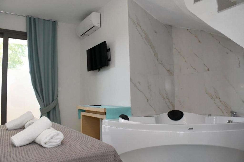 Theano Luxury Suites Nikiti Dış mekan fotoğraf